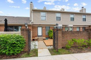 31008 Country Bluff, Farmington Hills, MI 48331