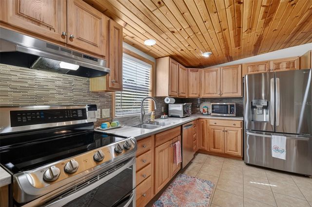 3567 MANATEE ROAD, Tavares, FL 32778