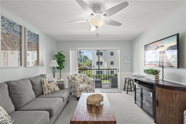 915 Beach RD 215, Sarasota, FL 34242