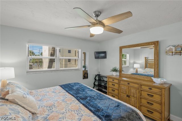 915 Beach RD 215, Sarasota, FL 34242