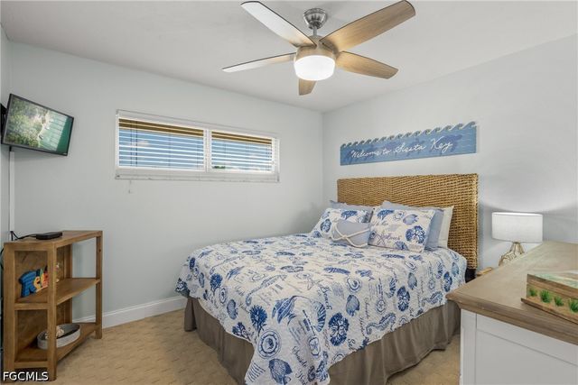 915 Beach RD 215, Sarasota, FL 34242