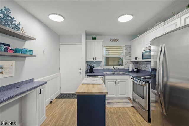 915 Beach RD 215, Sarasota, FL 34242