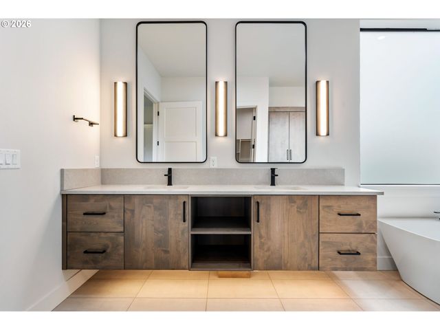10718 Se 13TH Cir, Vancouver, WA 98664