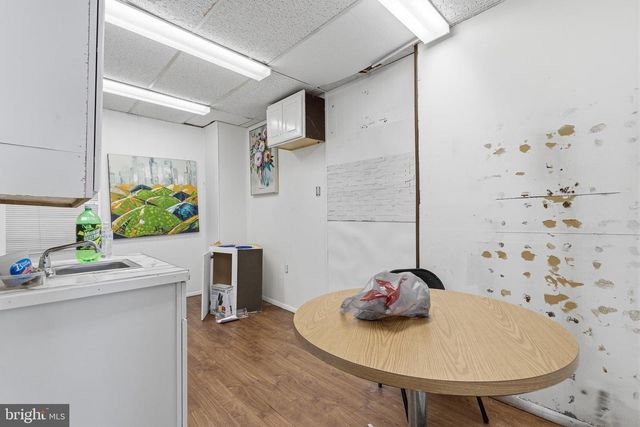 212 W MAIN ST, Elkton, MD 21921