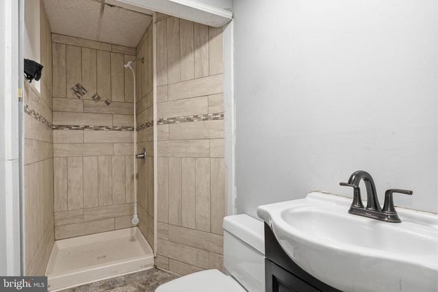 212 W MAIN ST, Elkton, MD 21921