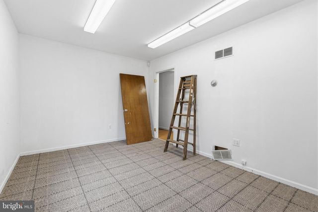 212 W MAIN ST, Elkton, MD 21921