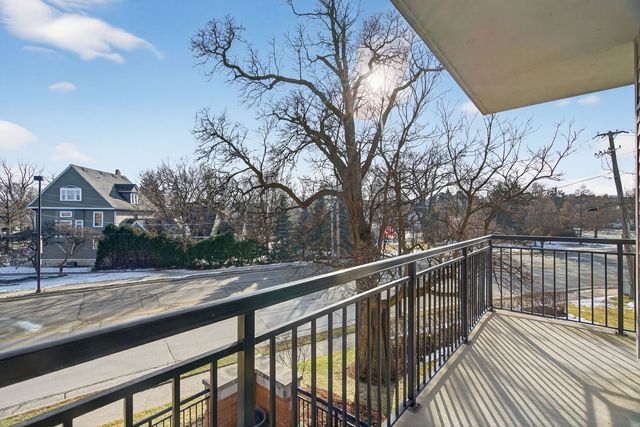 145 S York Street 310, Elmhurst, IL 60126