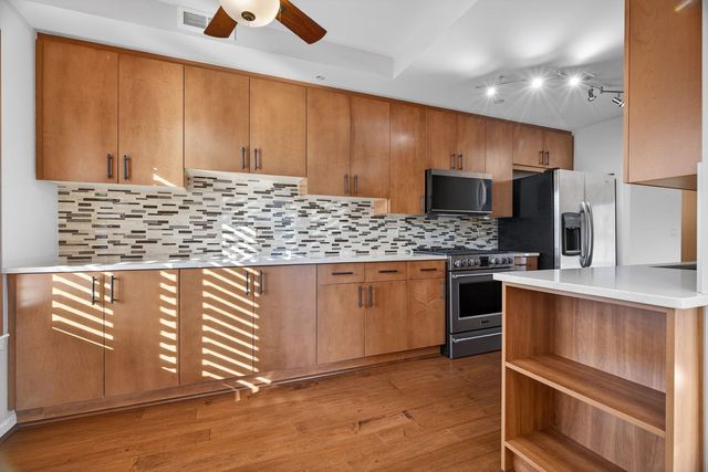 145 S York Street 310, Elmhurst, IL 60126