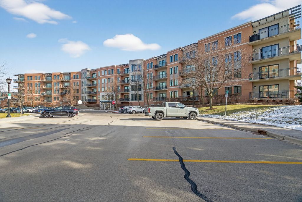 145 S York Street 310, Elmhurst, IL 60126