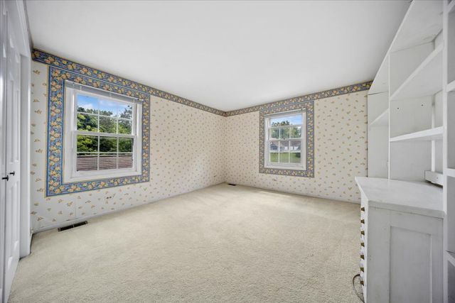 132 Wagon Wheel Lane, Barrington, IL 60010