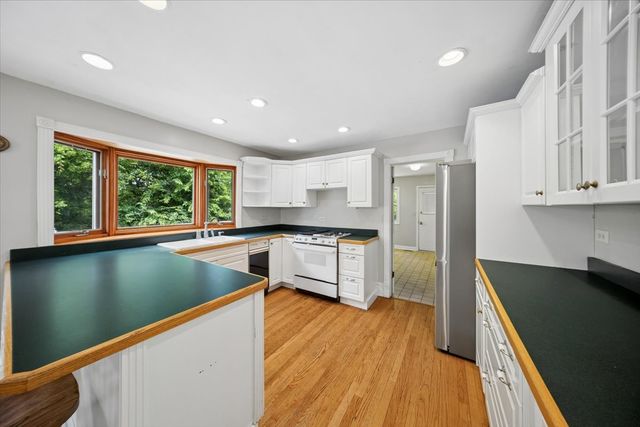 132 Wagon Wheel Lane, Barrington, IL 60010