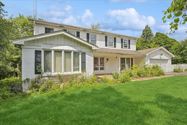 132 Wagon Wheel Lane, Barrington, IL 60010