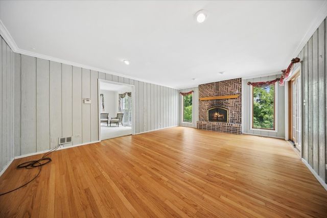 132 Wagon Wheel Lane, Barrington, IL 60010