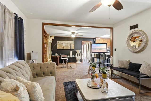 3520 Shady Bend Drive, Independence, MO 64052