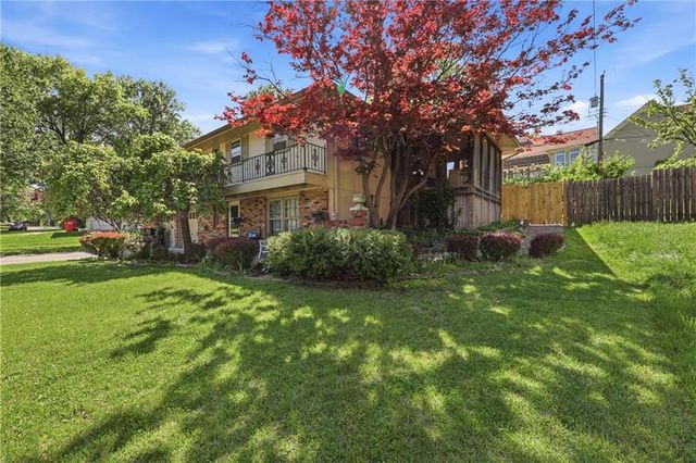 3520 Shady Bend Drive, Independence, MO 64052