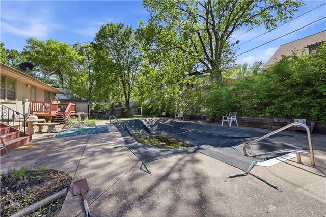 3520 Shady Bend Drive, Independence, MO 64052