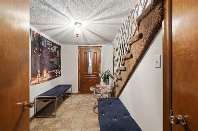 3520 Shady Bend Drive, Independence, MO 64052