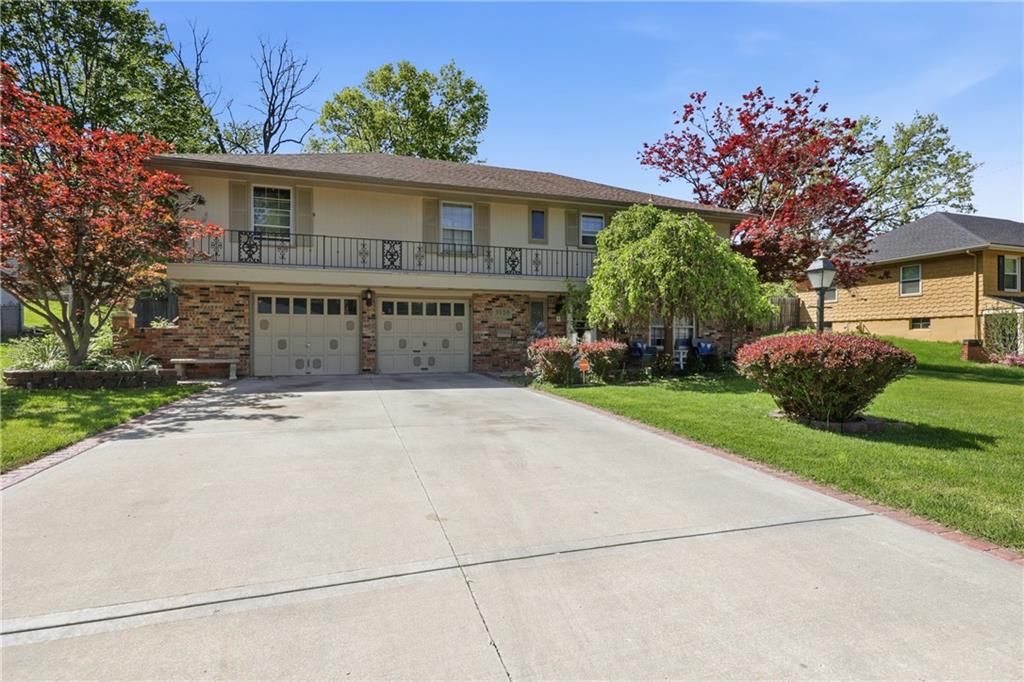 3520 Shady Bend Drive, Independence, MO 64052