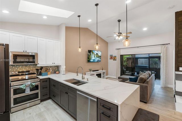 4220 Grove Park Ln 1, Boynton Beach, FL 33436