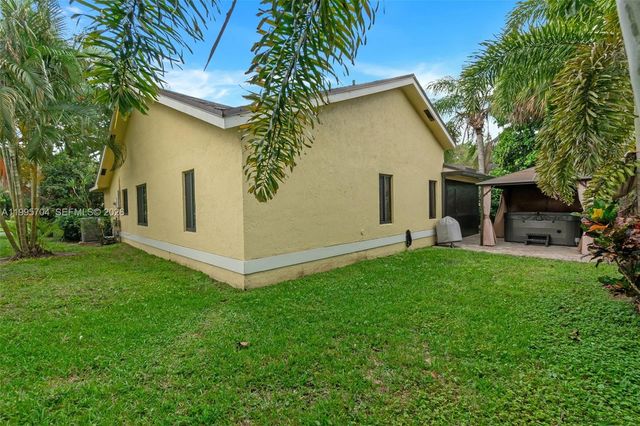 4220 Grove Park Ln 1, Boynton Beach, FL 33436