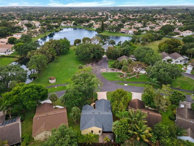 4220 Grove Park Ln 1, Boynton Beach, FL 33436