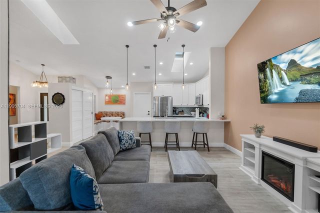 4220 Grove Park Ln 1, Boynton Beach, FL 33436