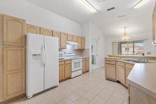 811 SAN SALVADOR DRIVE, The Villages, FL 32159