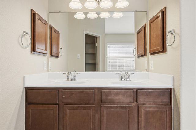 1069 Talley LOOP, Buda, TX 78610