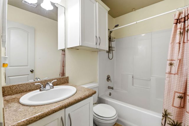 100 Oakwood Court, Huntsville, TX 77320