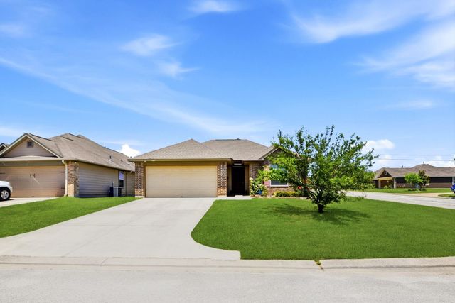 100 Oakwood Court, Huntsville, TX 77320