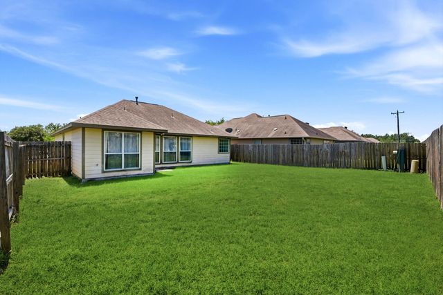 100 Oakwood Court, Huntsville, TX 77320