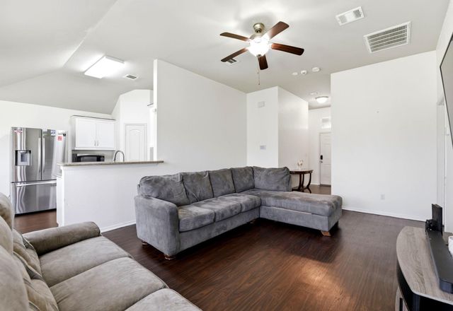 100 Oakwood Court, Huntsville, TX 77320