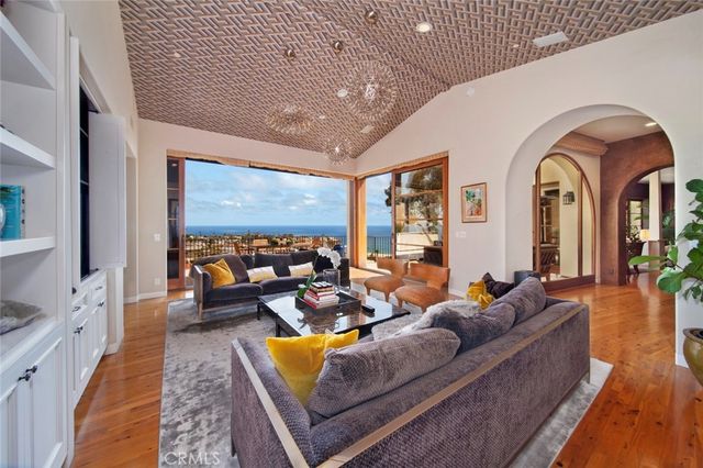 1131 Emerald Bay, Laguna Beach, CA 92651
