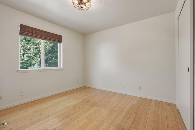 3044 NE Lansing Court, Bend, OR 97701