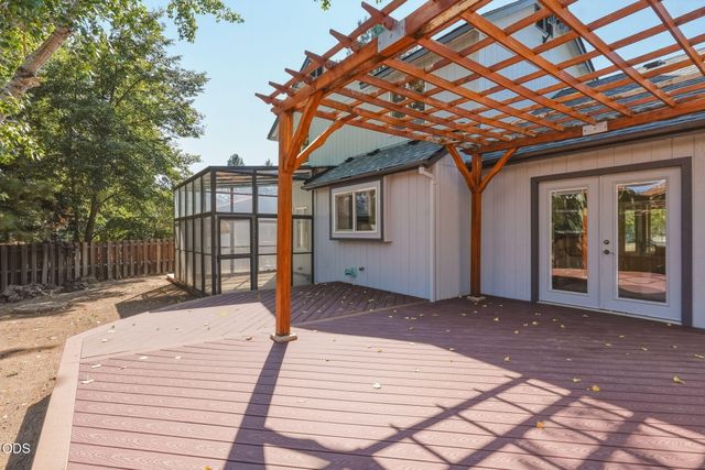 3044 NE Lansing Court, Bend, OR 97701