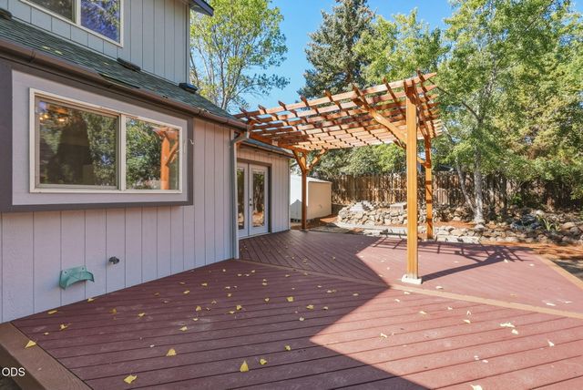 3044 NE Lansing Court, Bend, OR 97701