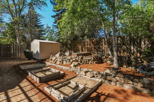 3044 NE Lansing Court, Bend, OR 97701