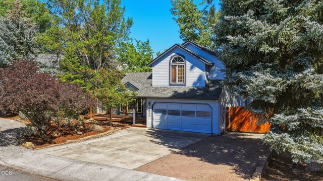 3044 NE Lansing Court, Bend, OR 97701