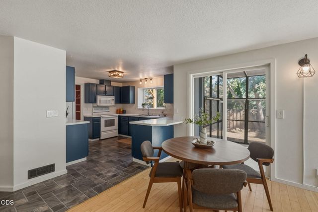 3044 NE Lansing Court, Bend, OR 97701