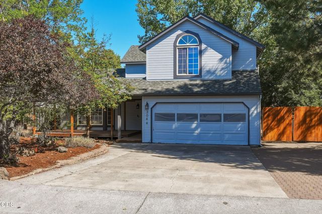 3044 NE Lansing Court, Bend, OR 97701