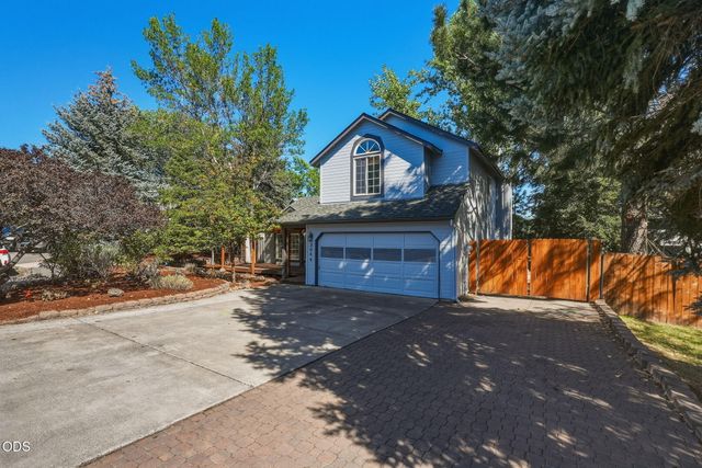 3044 NE Lansing Court, Bend, OR 97701