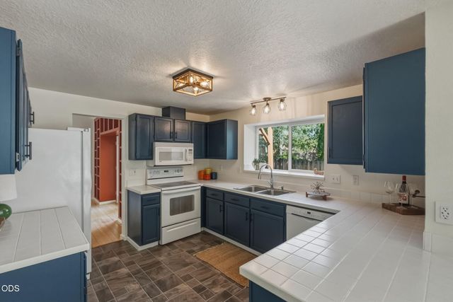 3044 NE Lansing Court, Bend, OR 97701
