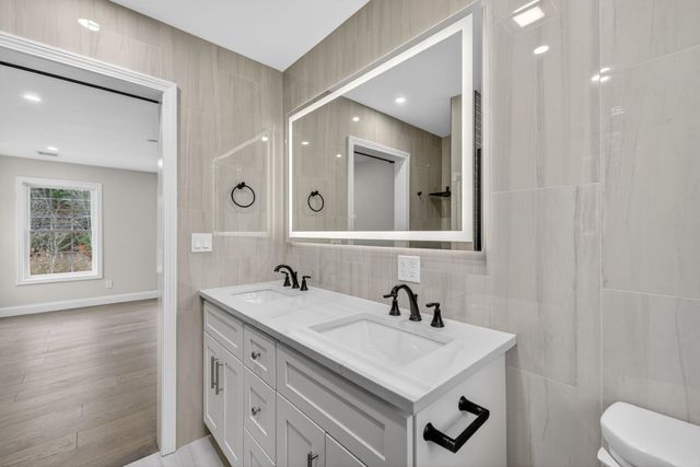 335 Raymond Road, Chester, NH 03036