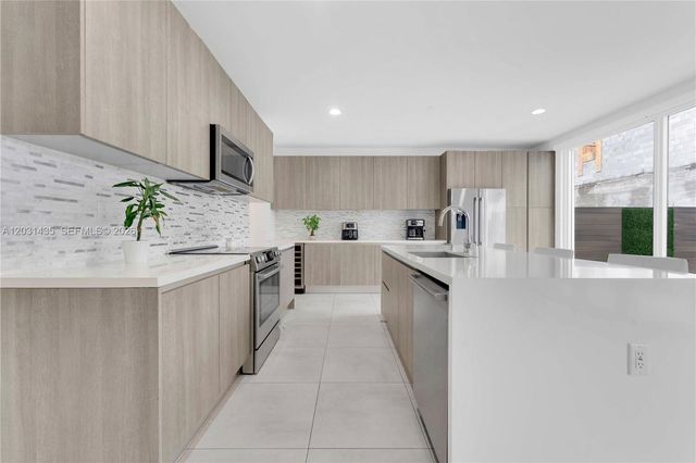 6750 NW 103rd Avenue, Doral, FL 33178