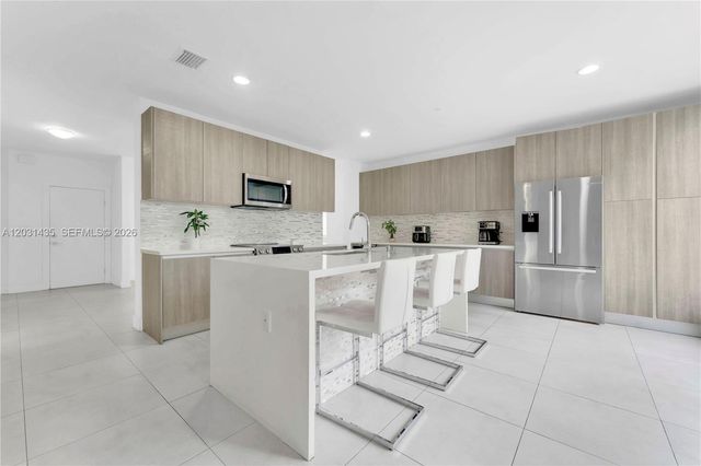 6750 NW 103rd Avenue, Doral, FL 33178