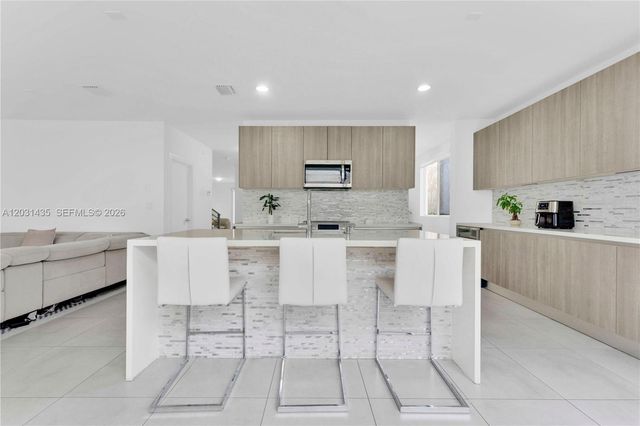 6750 NW 103rd Avenue, Doral, FL 33178
