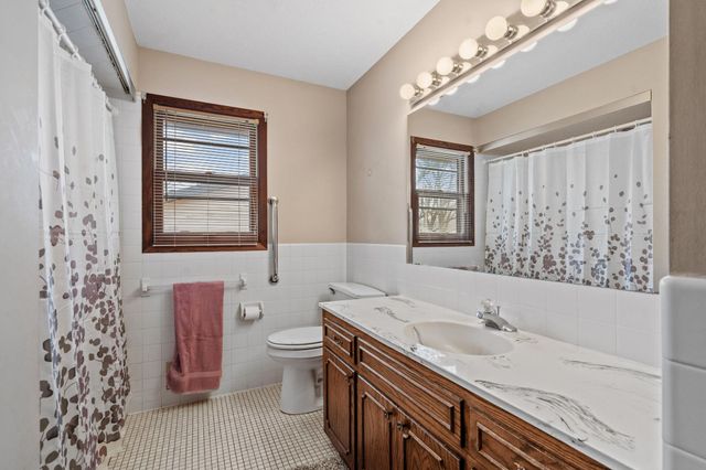 1079 Monroe Street S, Shakopee, MN 55379