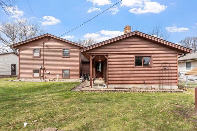 1079 Monroe Street S, Shakopee, MN 55379