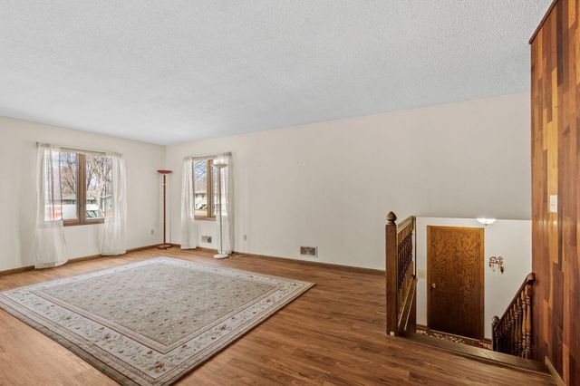 1079 Monroe Street S, Shakopee, MN 55379