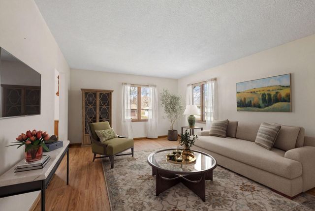 1079 Monroe Street S, Shakopee, MN 55379